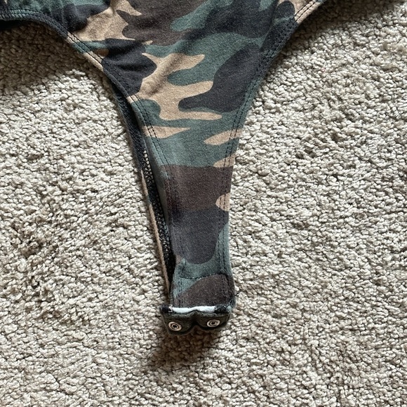 Camo thong body suit in the size Medium - Picture 3 of 4